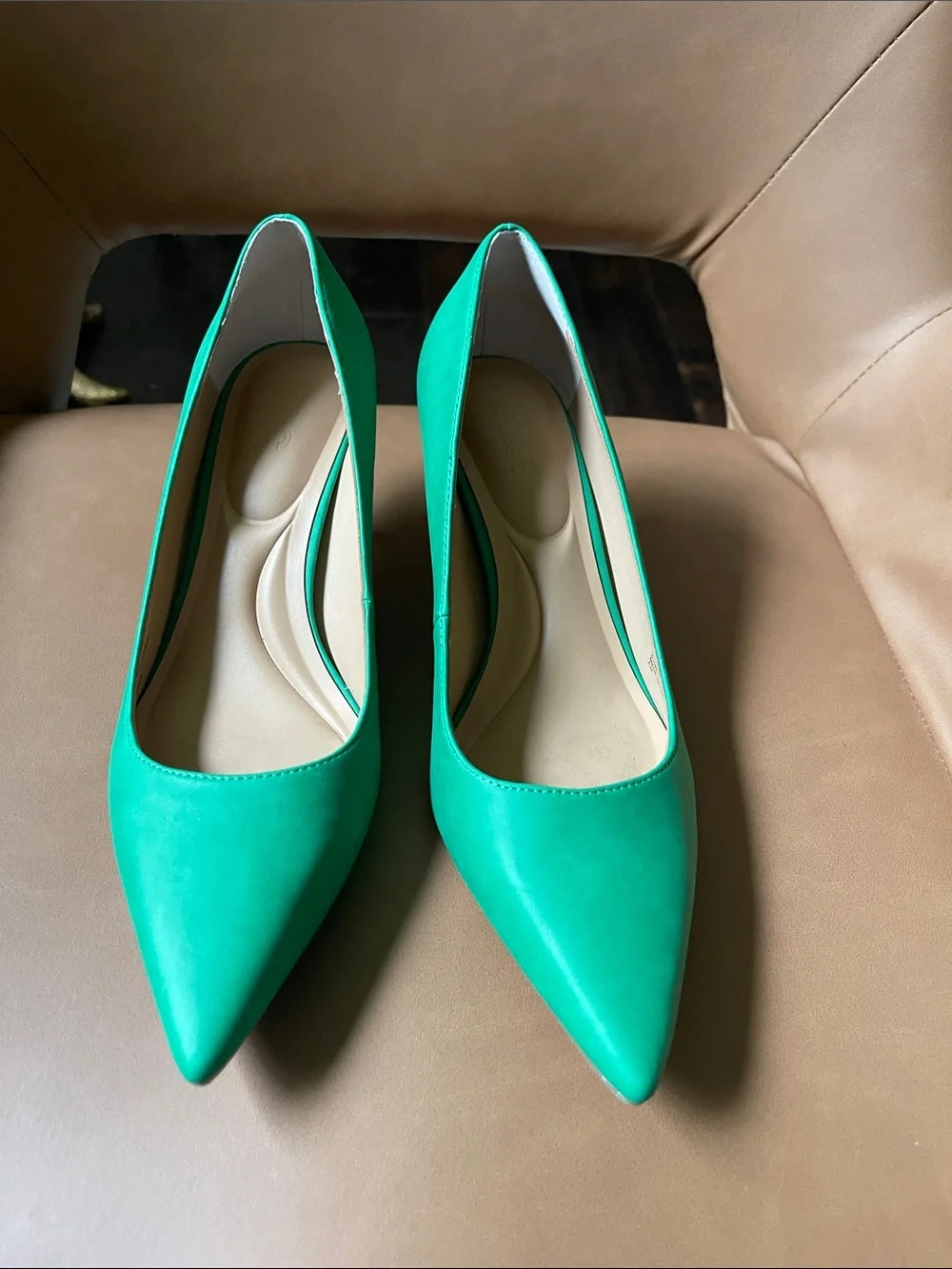 NWT sz 8.5 Classic Pointed-Toe Green Kitten Heel Pumps by INC Int’l Concepts
